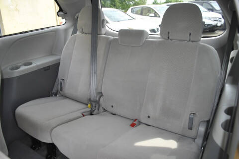 2014 Toyota Sienna LE 8-Passenger