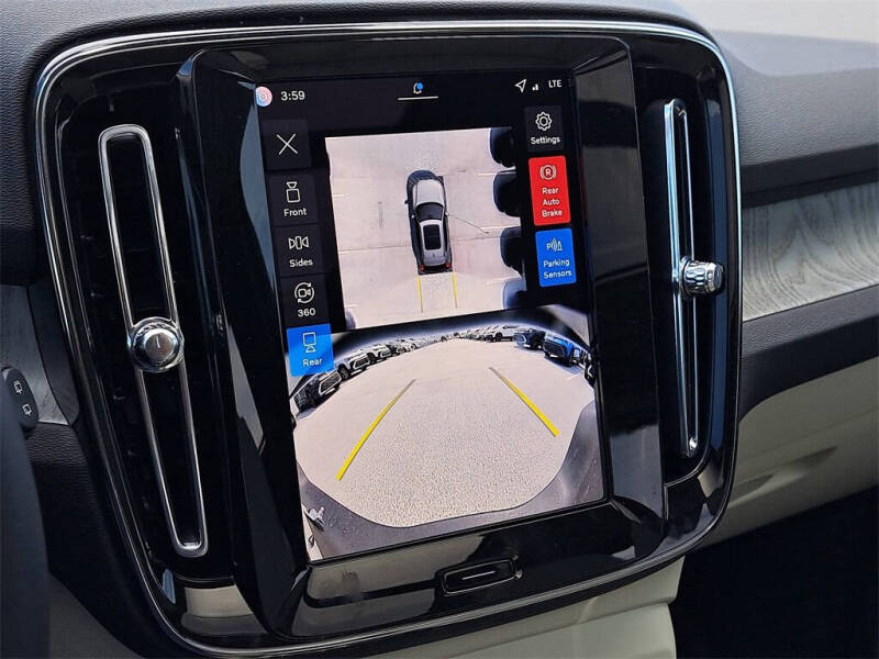 2026 Volvo XC40 B5 Plus