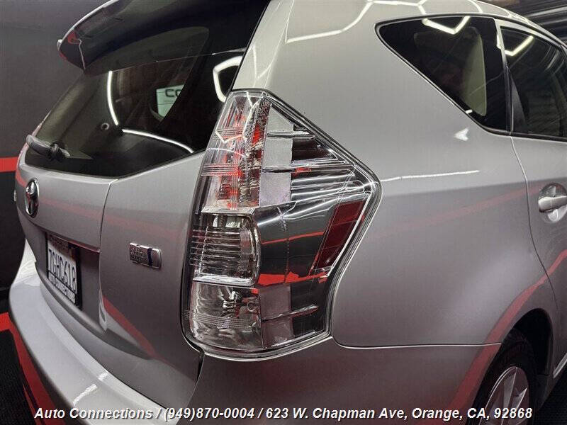 2014 Toyota Prius v Two