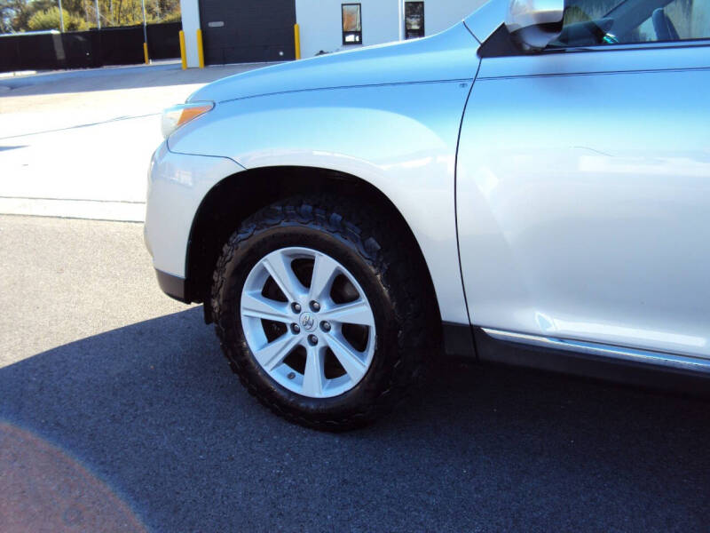 2013 Toyota Highlander Base photo 4