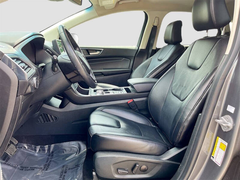 2022 Ford Edge Titanium