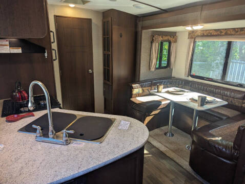 2016 Keystone RV Bullet 22RBPR / 25ft