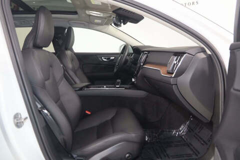 2024 Volvo V60 Cross Country B5 Plus