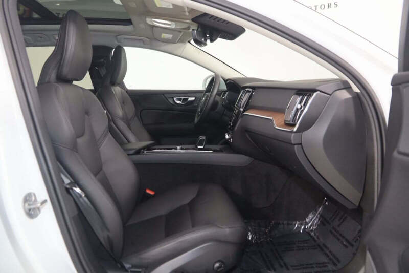 2024 Volvo V60 Cross Country B5 Plus