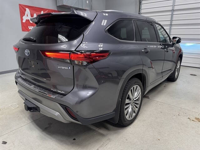 2021 Toyota Highlander Hybrid Platinum