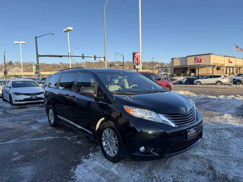 2013 Toyota Sienna XLE 8-Passenger