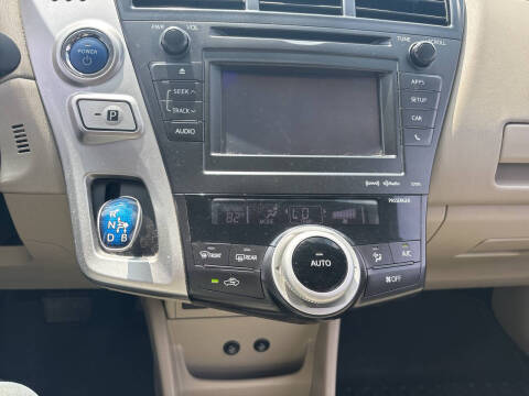 2014 Toyota Prius v Five