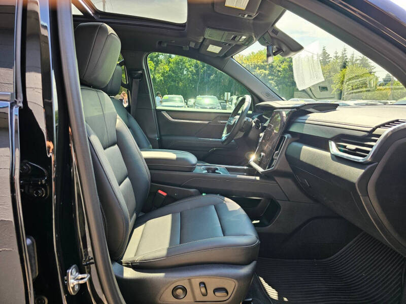2024 GMC Acadia Elevation