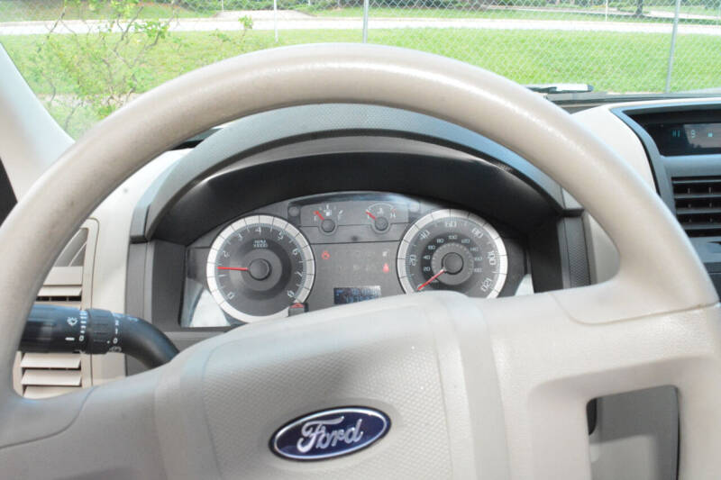 2008 Ford Escape XLS photo 7