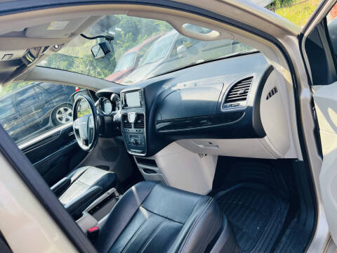 2012 Chrysler Town and Country Touring