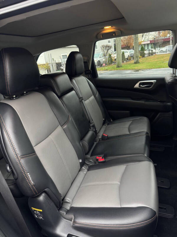 2020 Nissan Pathfinder SL