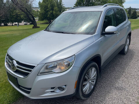 2010 Volkswagen Tiguan for sale at BELOW BOOK AUTO SALES in Idaho Falls ID