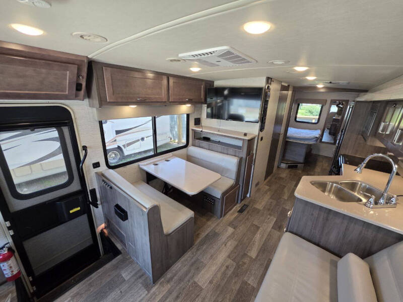 2020 Winnebago Vista