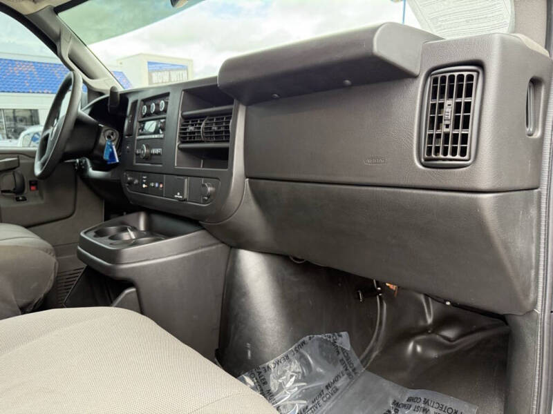 2023 Chevrolet Express 3500