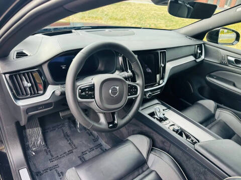 2023 Volvo S60 B5 Ultimate Black Edition