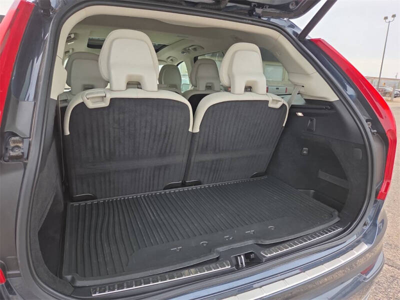 2021 Volvo XC90 T6 Momentum 7-Passenger