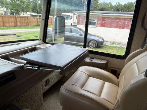 2008 Winnebago Adventurer