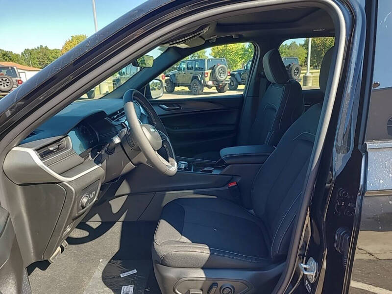 2025 Jeep Grand Cherokee Laredo X