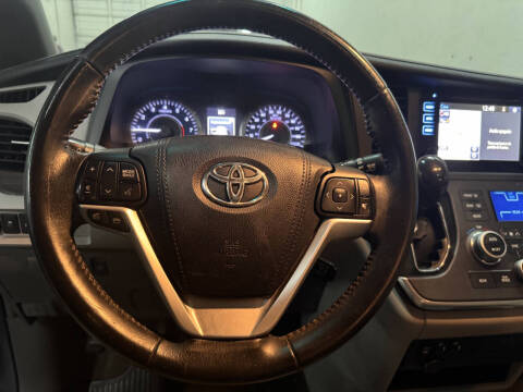 2016 Toyota Sienna XLE Premium 8-Passenger