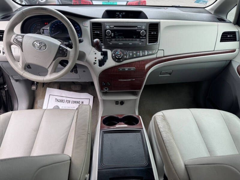 2014 Toyota Sienna XLE 7-Passenger