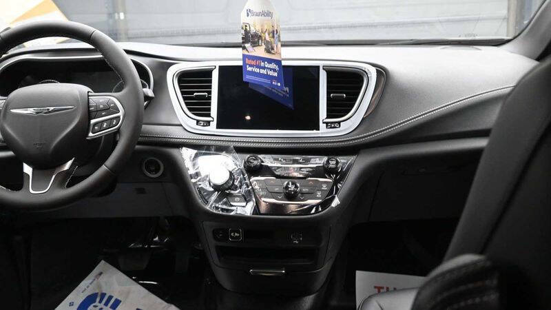 2026 Chrysler Pacifica Select