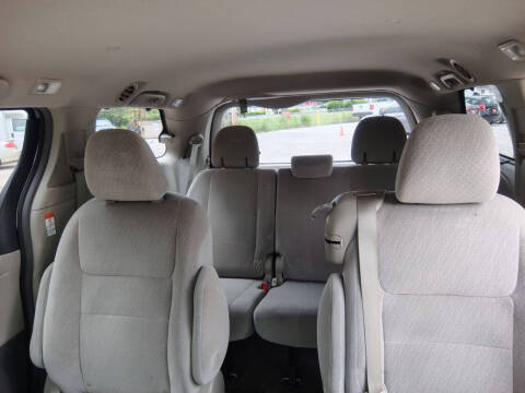 2016 Toyota Sienna LE 8-Passenger