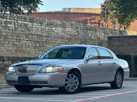 2004 Lincoln Town Car for sale at Cash Car Outlet in Mckinney TX