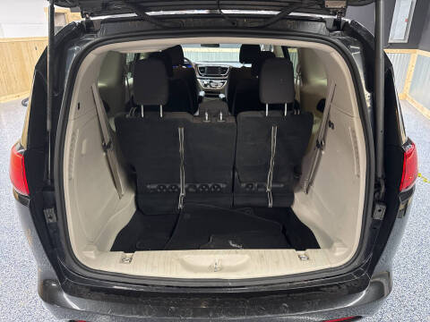 2022 Chrysler Voyager LX