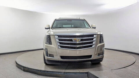 2016 Cadillac Escalade Luxury Collection