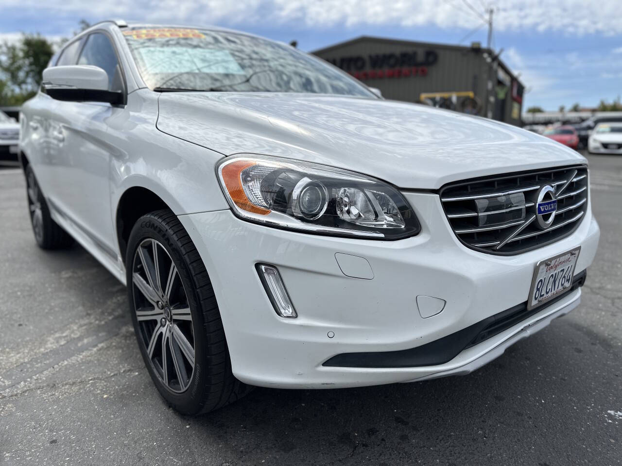2016 Volvo XC60 T5 Drive-E FWD Platinum's photo