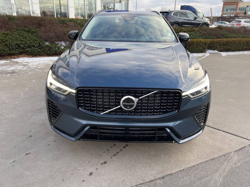 2025 Volvo XC60 T8 Plus Dark Theme