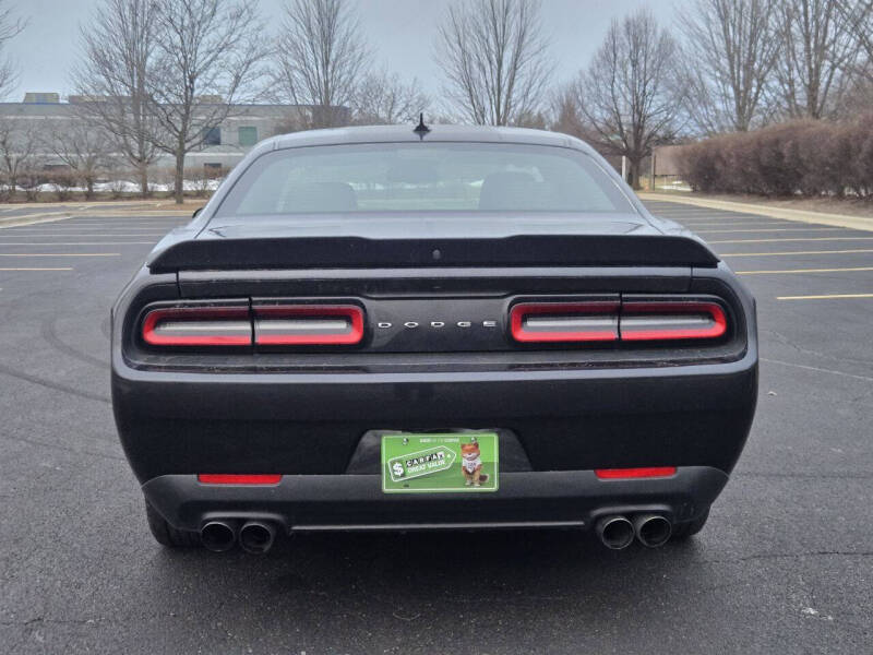 2016 Dodge Challenger SXT Plus