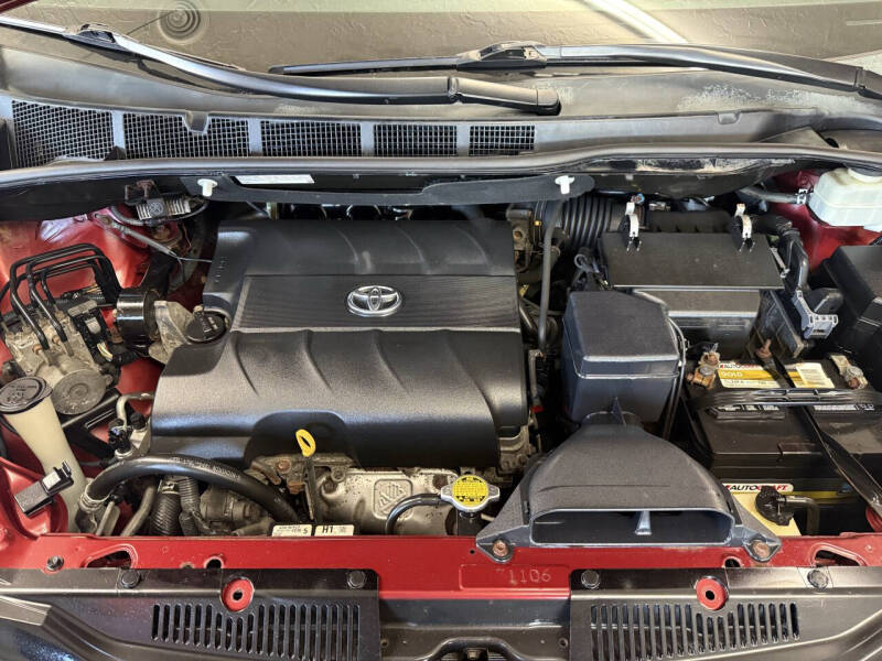2014 Toyota Sienna LE 7-Passenger Auto Access Seat