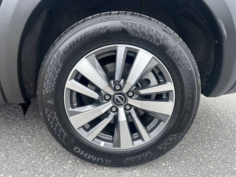 2025 Nissan Pathfinder SL