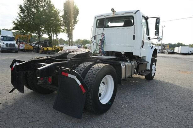 2016 Freightliner M2 106