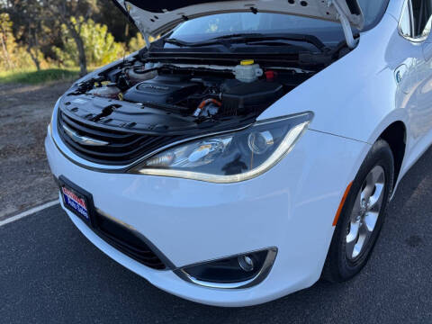 2017 Chrysler Pacifica Hybrid Touring Plus