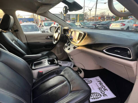 2023 Chrysler Pacifica Touring L