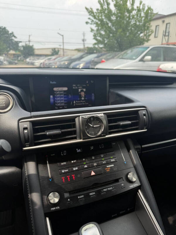 2017 Lexus IS 200t