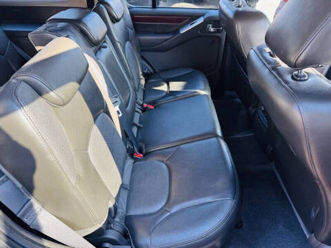 2011 Nissan Pathfinder LE