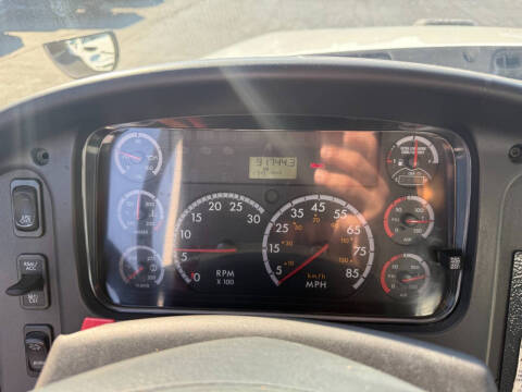 2014 Freightliner 108 SD