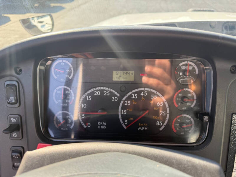 2014 Freightliner 108 SD