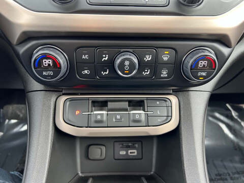 2023 GMC Acadia Denali