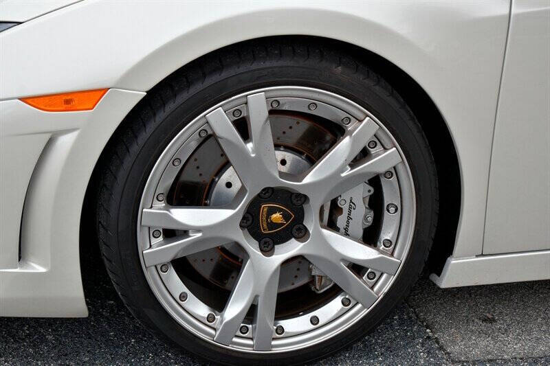 2010 Lamborghini Gallardo Base photo 9