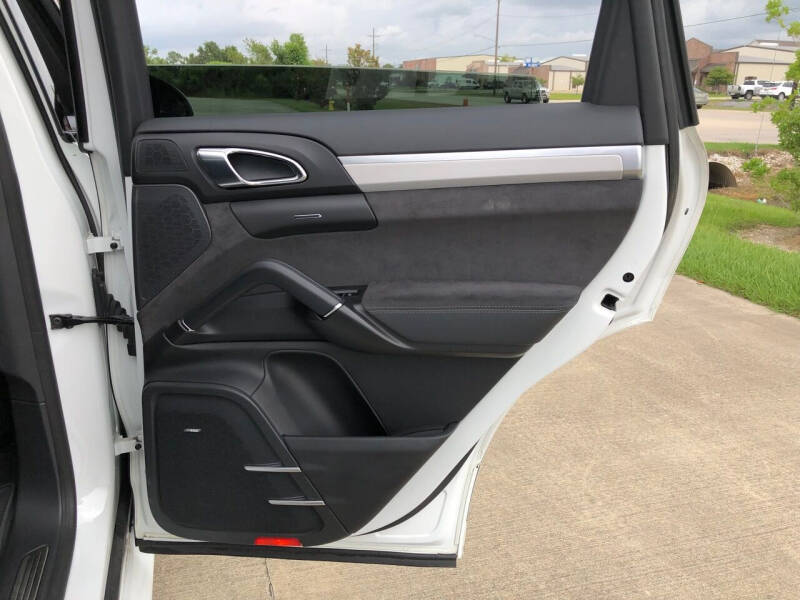 2013 Porsche Cayenne GTS