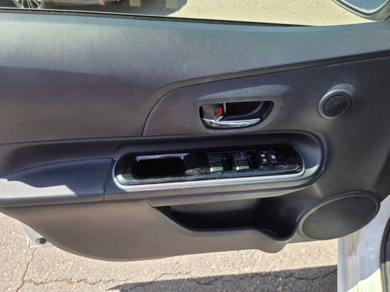 2016 Toyota Prius c Two