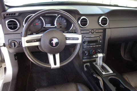 2005 Ford Mustang V6 Deluxe