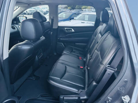 2017 Nissan Pathfinder SL