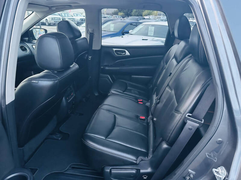 2017 Nissan Pathfinder SL