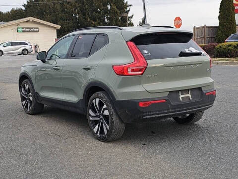 2023 Volvo XC40 B5 Plus Dark Theme