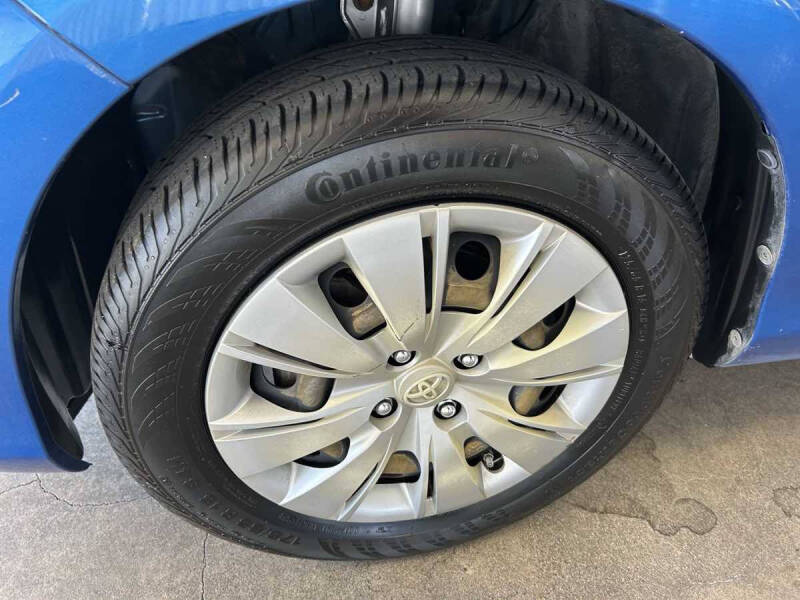 2012 Toyota Yaris 5-Door LE